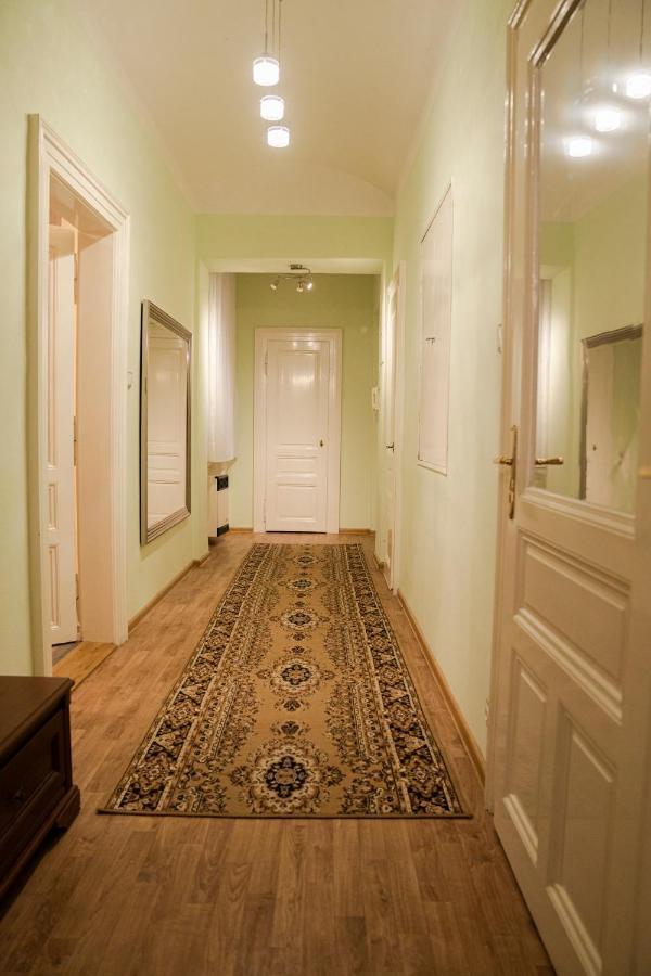 Helen Homestay Vaclavske Namesti Prague Luaran gambar