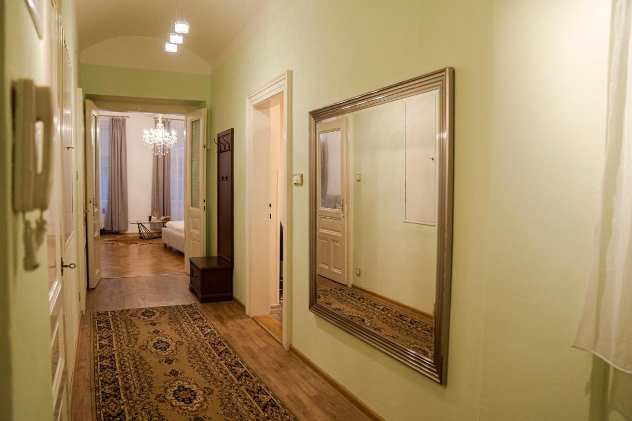 Helen Homestay Vaclavske Namesti Prague Luaran gambar