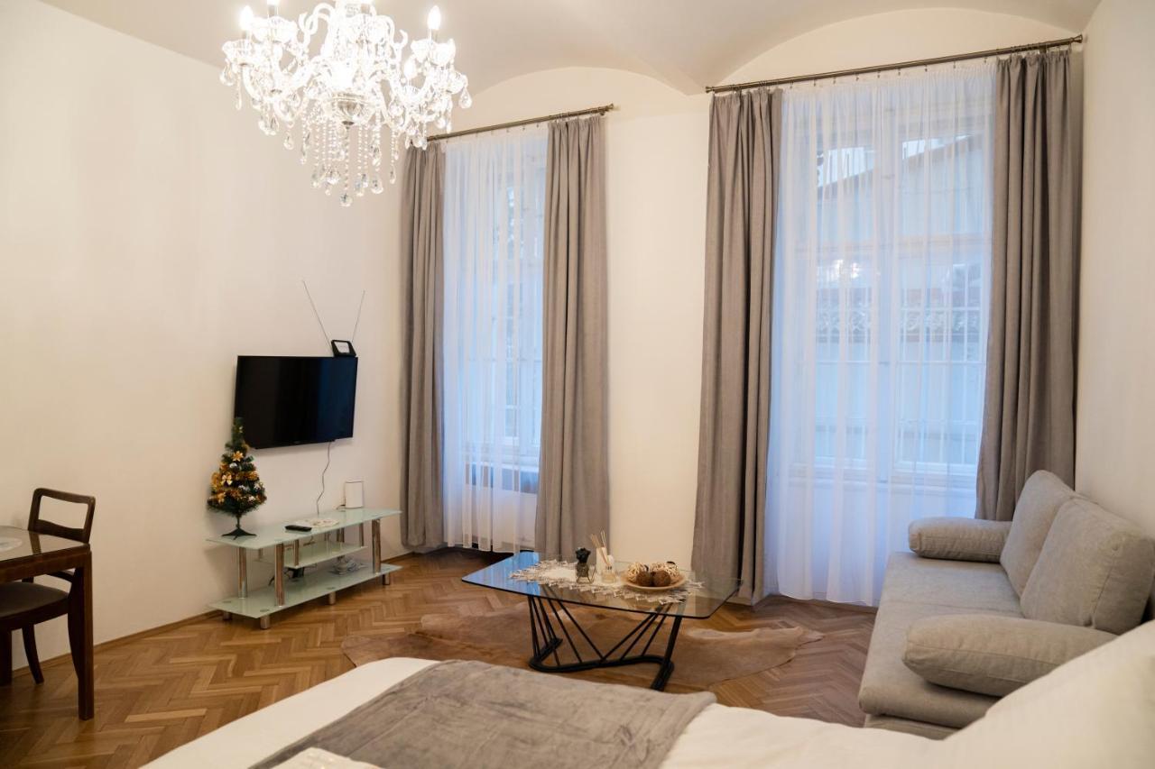 Helen Homestay Vaclavske Namesti Prague Luaran gambar