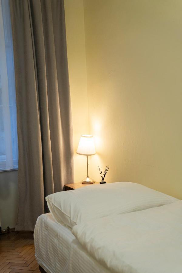 Helen Homestay Vaclavske Namesti Prague Luaran gambar