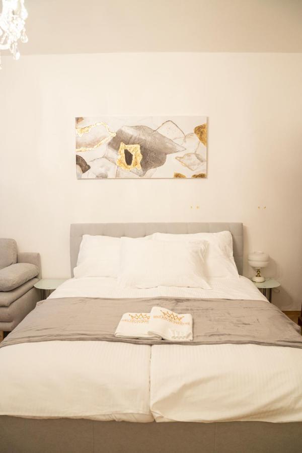 Helen Homestay Vaclavske Namesti Prague Luaran gambar