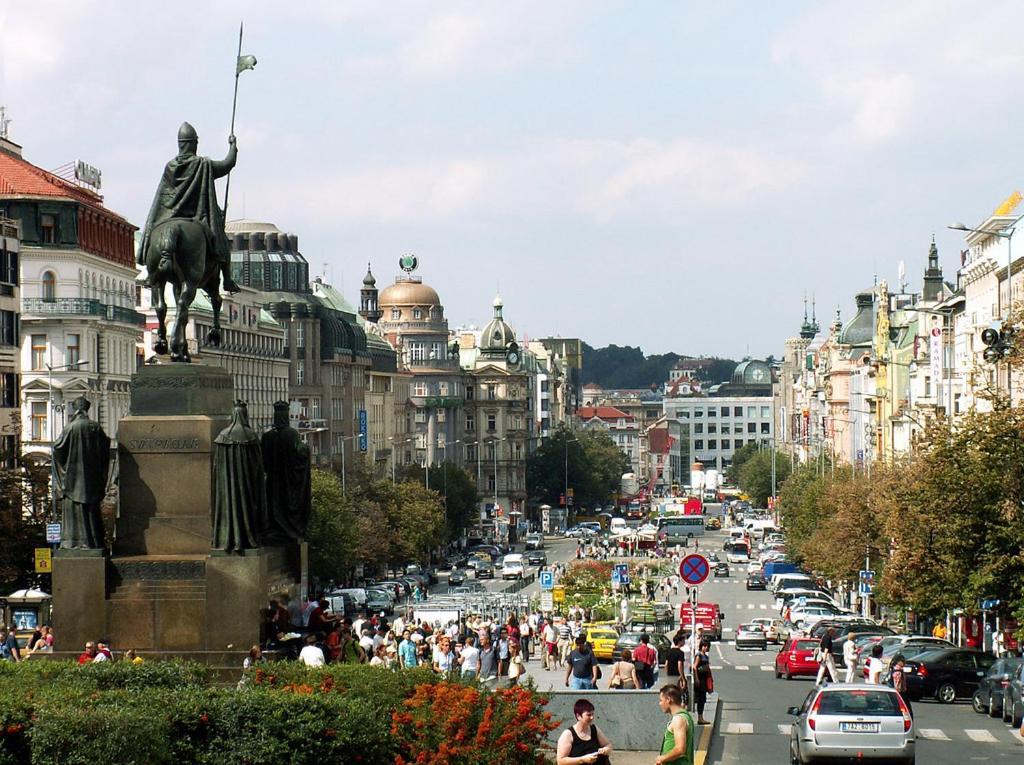 Helen Homestay Vaclavske Namesti Prague Luaran gambar