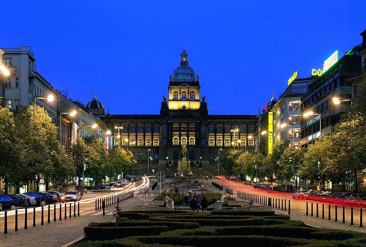 Helen Homestay Vaclavske Namesti Prague Luaran gambar